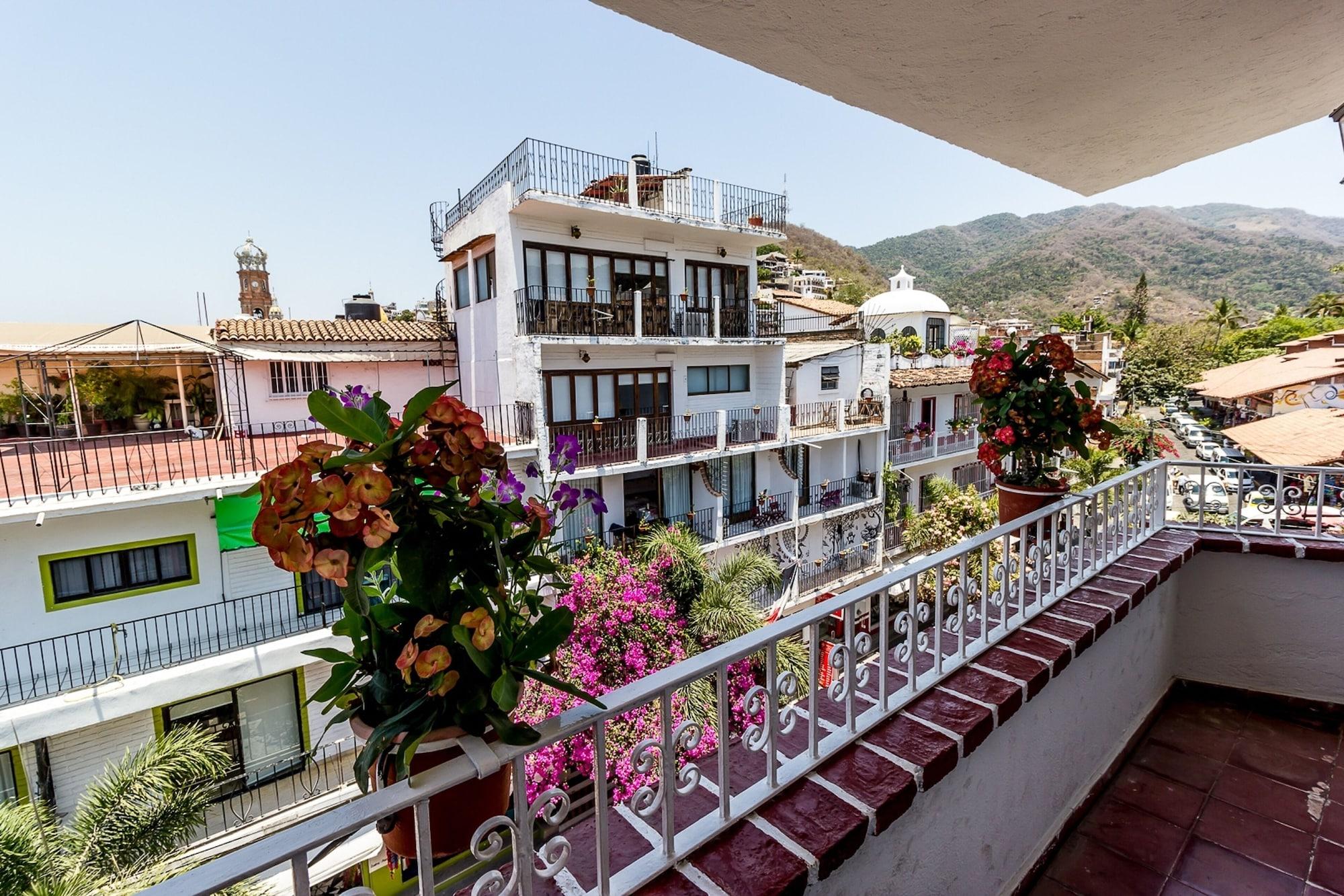 Suites Plaza Del Rio - Family Hotel Malecon Centro ปูแอร์โตบาญาร์ตา ภายนอก รูปภาพ