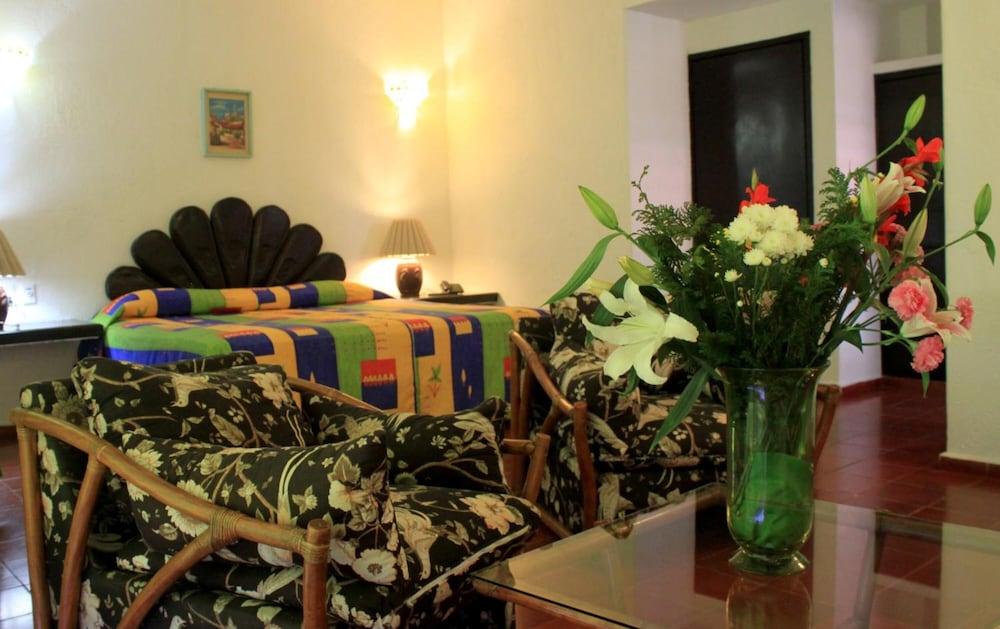 Suites Plaza Del Rio - Family Hotel Malecon Centro ปูแอร์โตบาญาร์ตา ภายนอก รูปภาพ