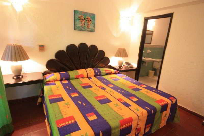 Suites Plaza Del Rio - Family Hotel Malecon Centro ปูแอร์โตบาญาร์ตา ภายนอก รูปภาพ